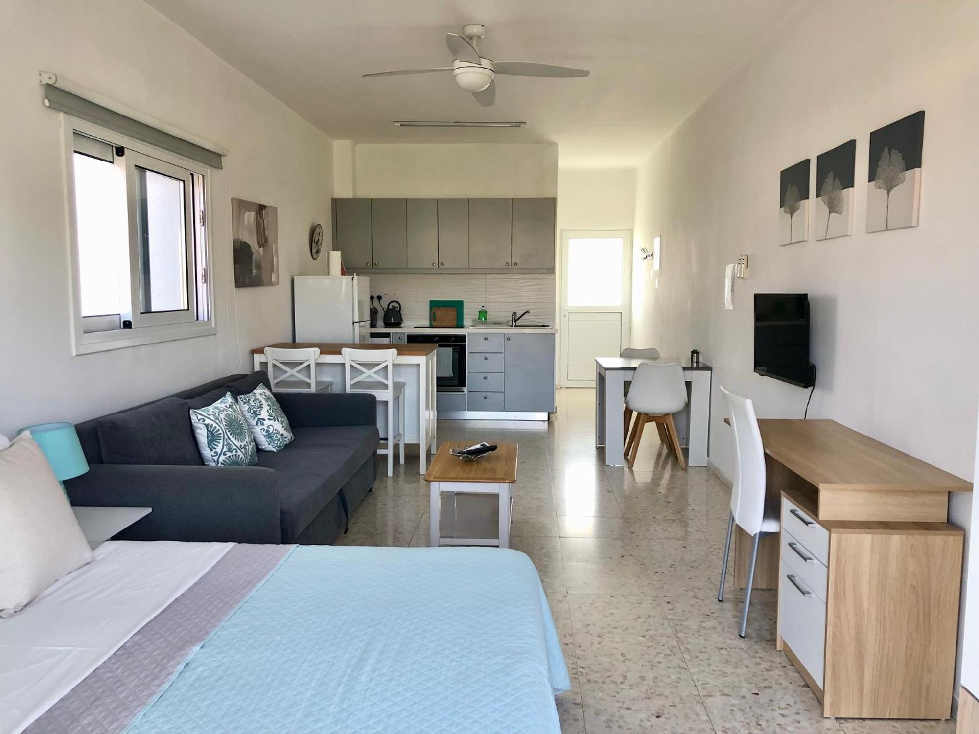 White House Studio With Sea View And Parking Полис Екстериор снимка